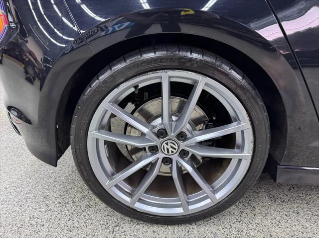 Photo of 2017 Deep Black Pearl Metallic Volkswagen Golf R
