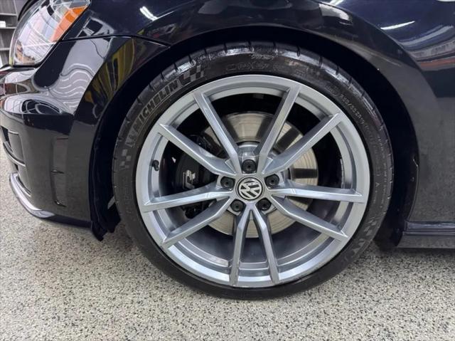 Photo of 2017 Deep Black Pearl Metallic Volkswagen Golf R