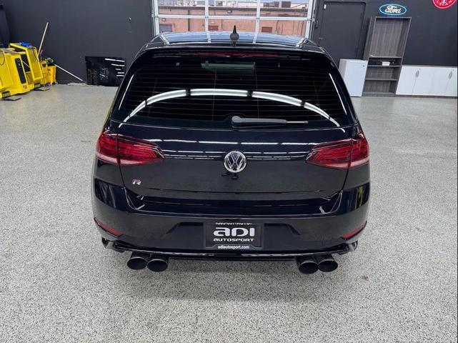Photo of 2018 Deep Black Pearl Metallic Volkswagen Golf R