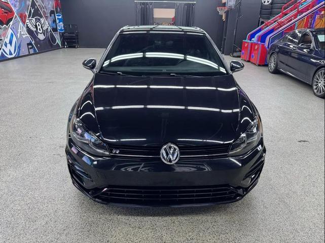 Photo of 2018 Deep Black Pearl Metallic Volkswagen Golf R