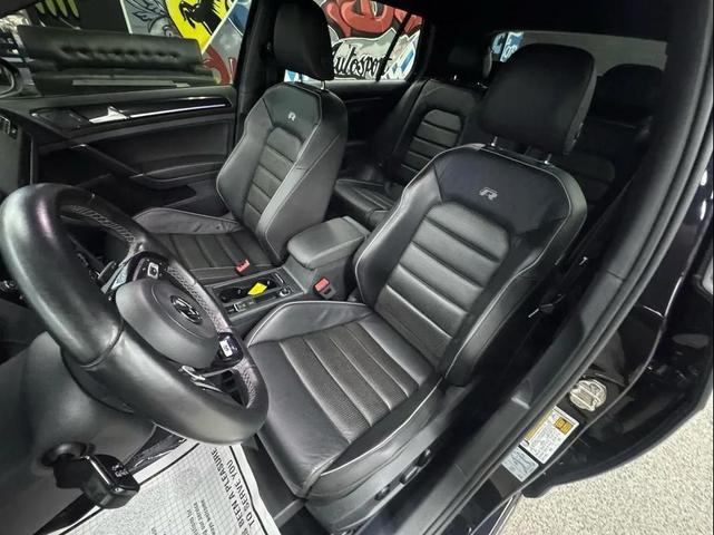 Photo of 2018 Deep Black Pearl Metallic Volkswagen Golf R
