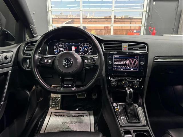 Photo of 2018 Deep Black Pearl Metallic Volkswagen Golf R