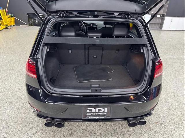 Photo of 2018 Deep Black Pearl Metallic Volkswagen Golf R
