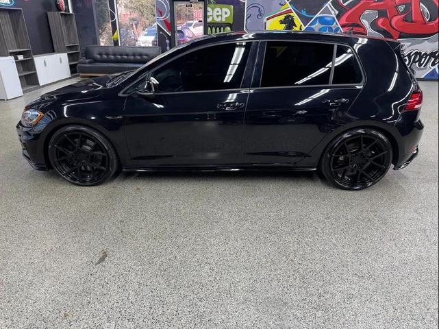 Photo of 2018 Deep Black Pearl Metallic Volkswagen Golf R