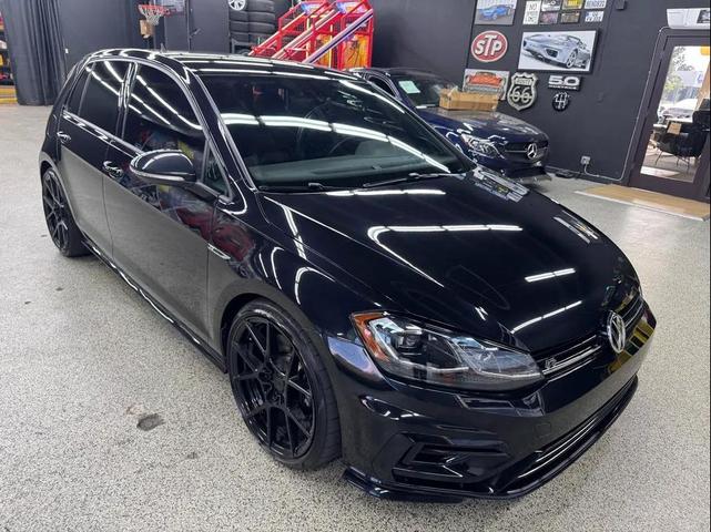 Photo of 2018 Deep Black Pearl Metallic Volkswagen Golf R