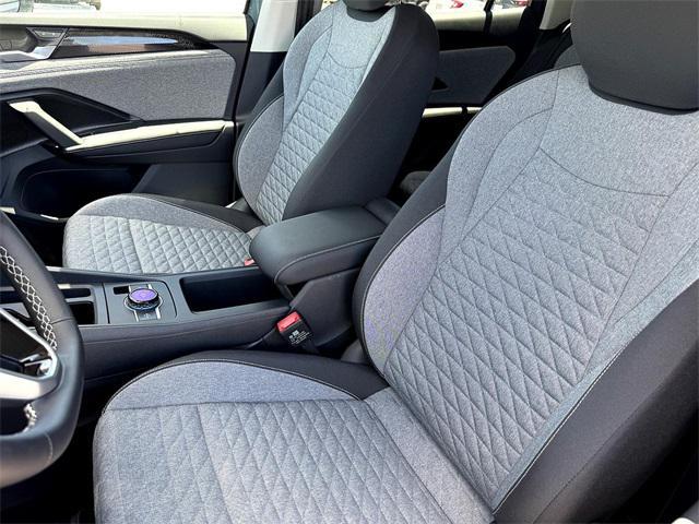 Photo of 2025 Platinum Gray Metallic Volkswagen Tiguan