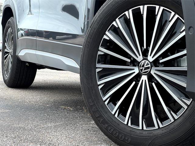 Photo of 2025 Platinum Gray Metallic Volkswagen Tiguan