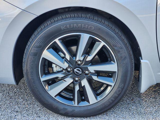 Photo of 2025 Brilliant Silver Metallic Nissan Versa