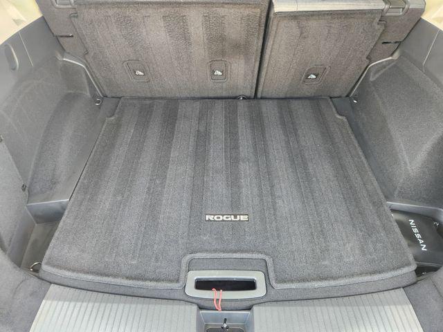 Photo of 2023 Pearl White Tricoat Nissan Rogue