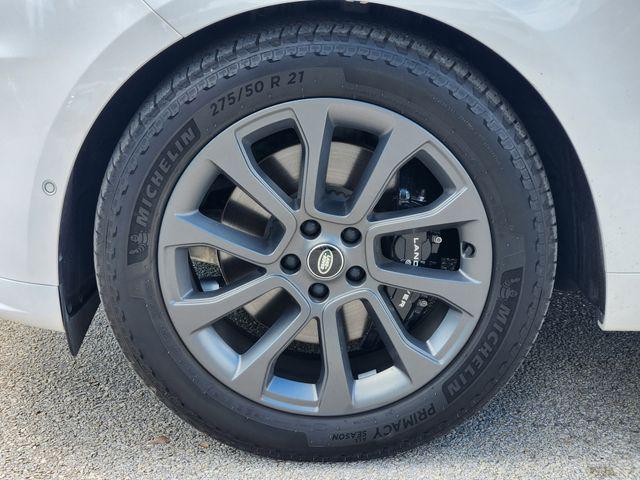 Photo of 2024 White Land Rover Range Rover Sport