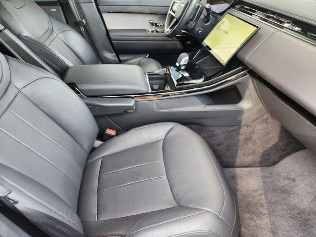 Photo of 2024 White Land Rover Range Rover Sport