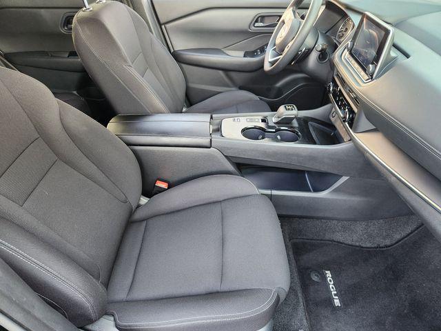 Photo of 2024 Super Black Nissan Rogue