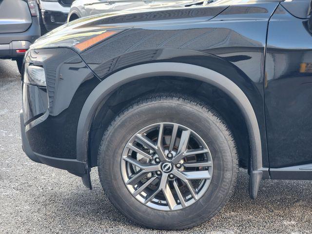 Photo of 2024 Super Black Nissan Rogue