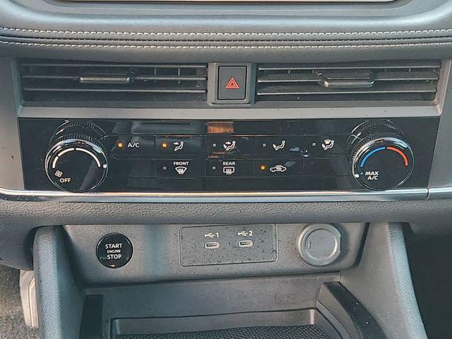 Photo of 2024 Super Black Nissan Rogue
