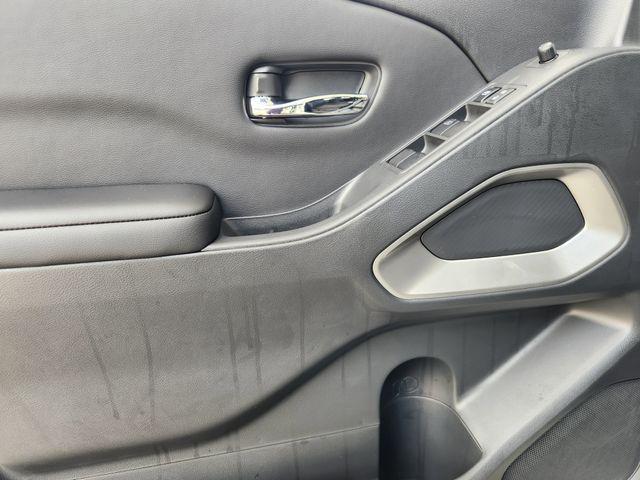 Photo of 2025 Glacier White Nissan Frontier