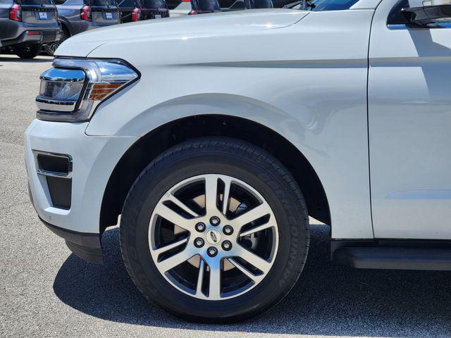 Photo of 2024 Oxford White Ford Expedition