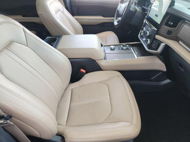 Photo of 2024 Oxford White Ford Expedition
