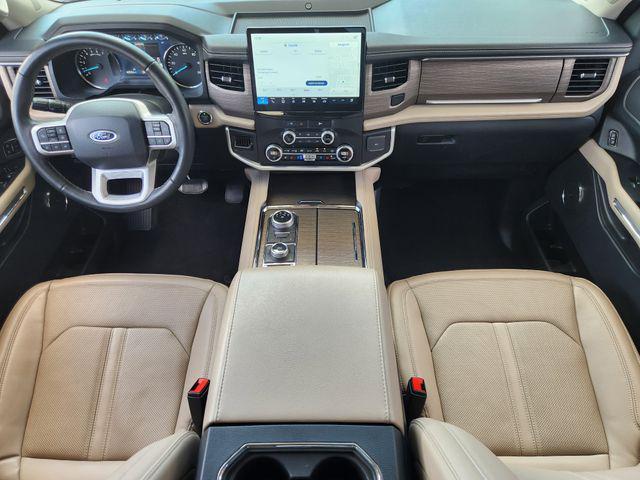 Photo of 2024 Oxford White Ford Expedition