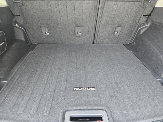 Photo of 2025 Super Black Nissan Rogue