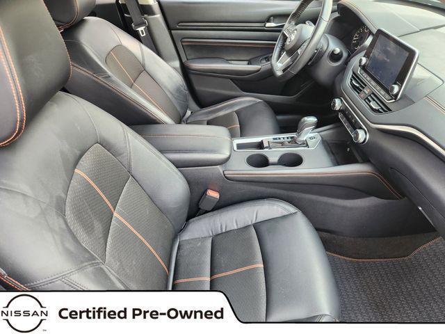 Photo of 2022 Super Black Clearcoat Nissan Altima