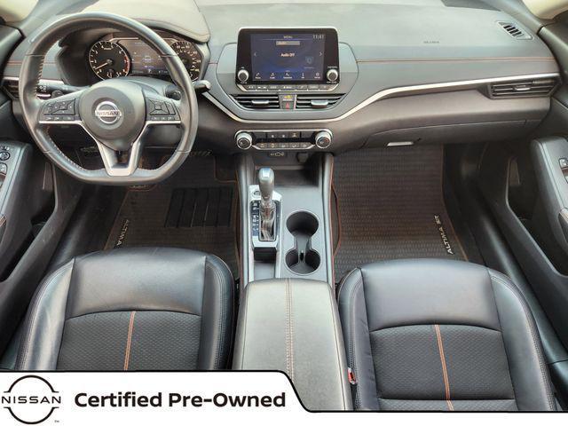 Photo of 2022 Super Black Clearcoat Nissan Altima