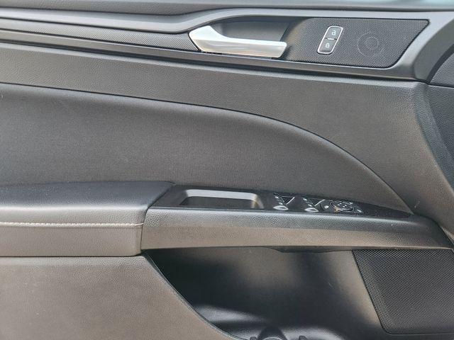 Photo of 2018 White Platinum Ford Fusion