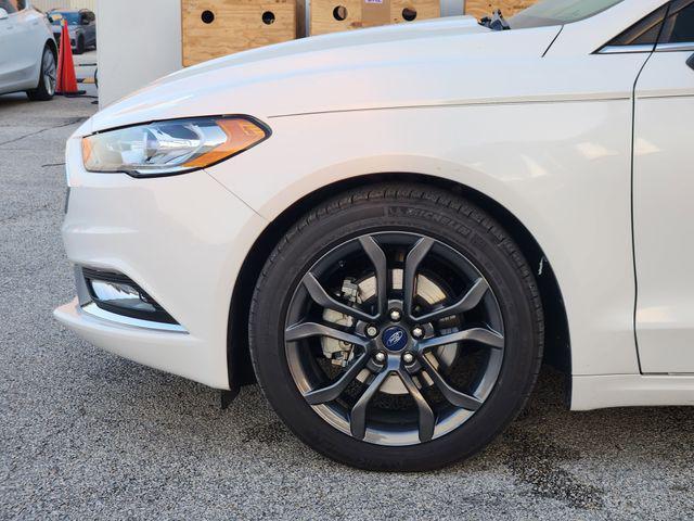 Photo of 2018 White Platinum Ford Fusion