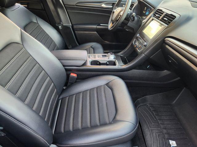 Photo of 2018 White Platinum Ford Fusion