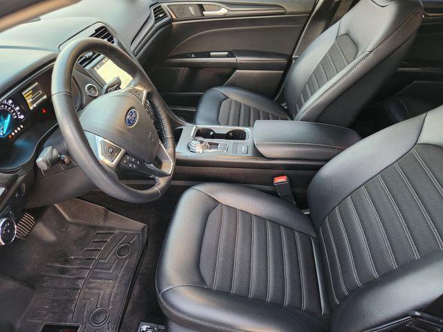 Photo of 2018 White Platinum Ford Fusion