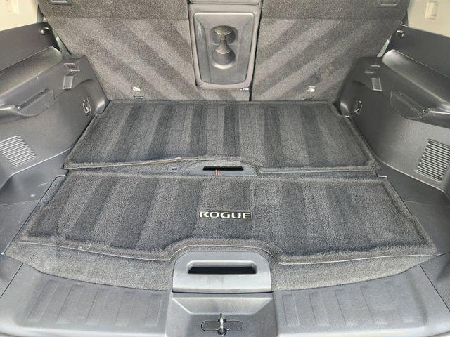 Photo of 2018 Pearl White Nissan Rogue