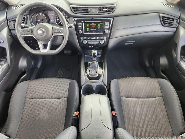 Photo of 2018 Pearl White Nissan Rogue