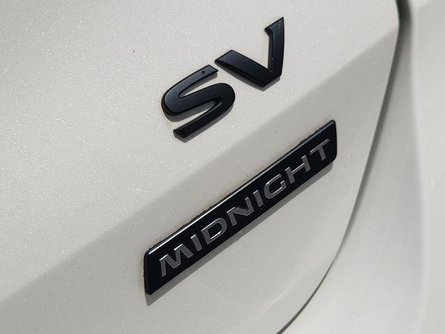 Photo of 2018 Pearl White Nissan Rogue