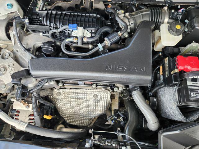 Photo of 2018 Pearl White Nissan Rogue