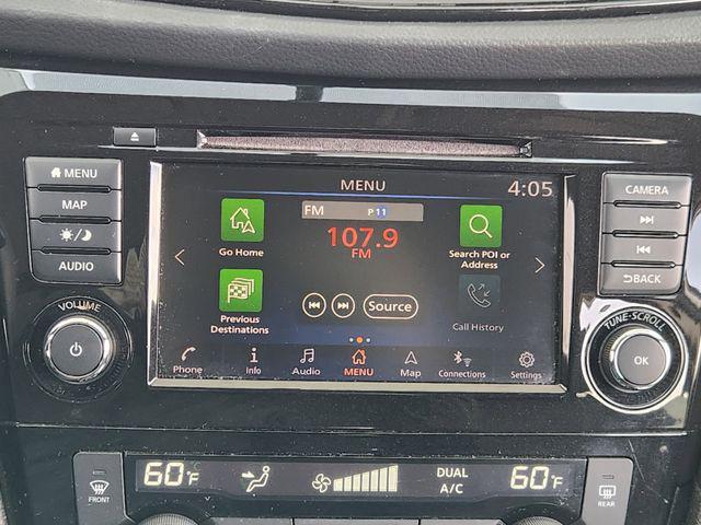 Photo of 2018 Pearl White Nissan Rogue