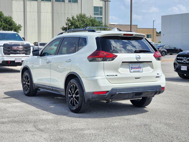 Photo of 2018 Pearl White Nissan Rogue