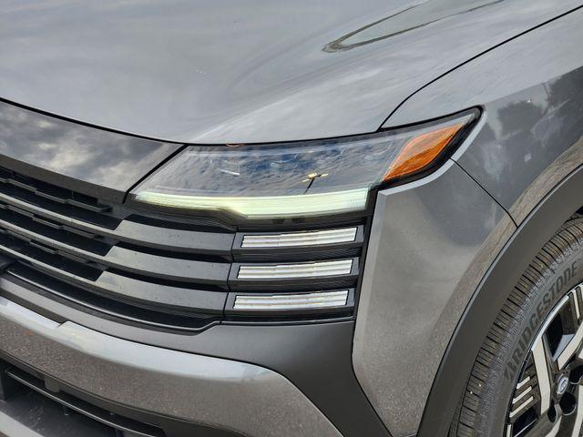 Photo of 2025 Gun Metallic Nissan Kicks