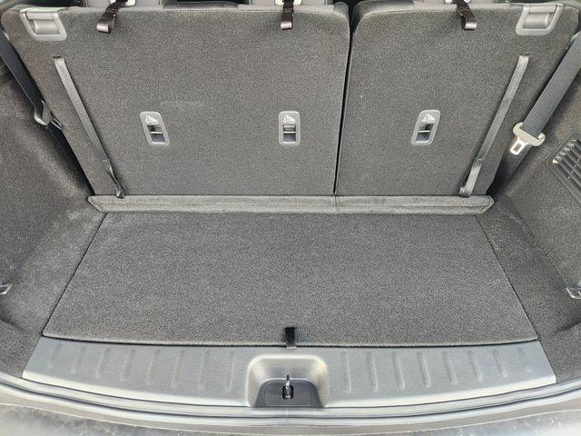 Photo of 2025 Everest White Pearl Tricoat Nissan Pathfinder