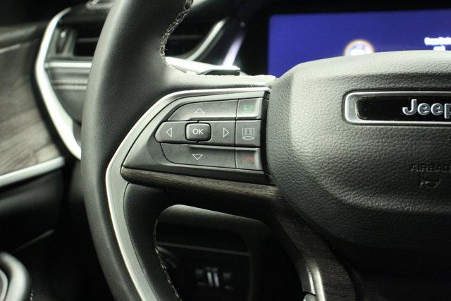 Photo of 2024 Diamond Black Jeep Grand Cherokee L
