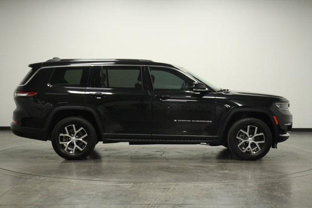 Photo of 2024 Diamond Black Jeep Grand Cherokee L