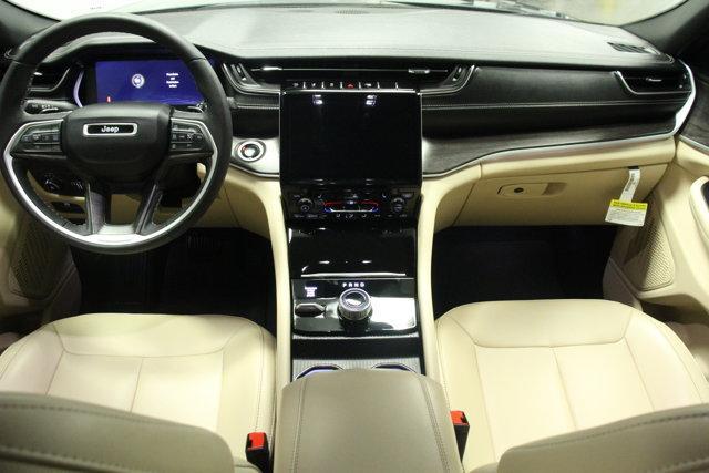 Photo of 2024 Diamond Black Jeep Grand Cherokee L