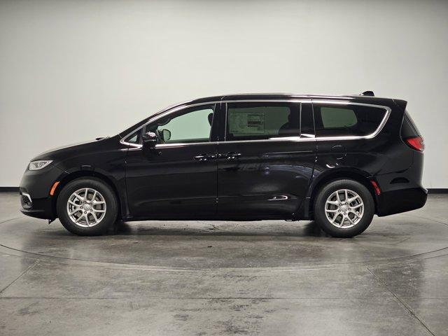 Photo of 2026 Diamond Black Chrysler Pacifica