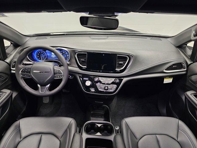 Photo of 2026 Diamond Black Chrysler Pacifica