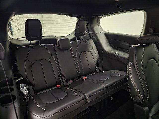 Photo of 2026 Diamond Black Chrysler Pacifica