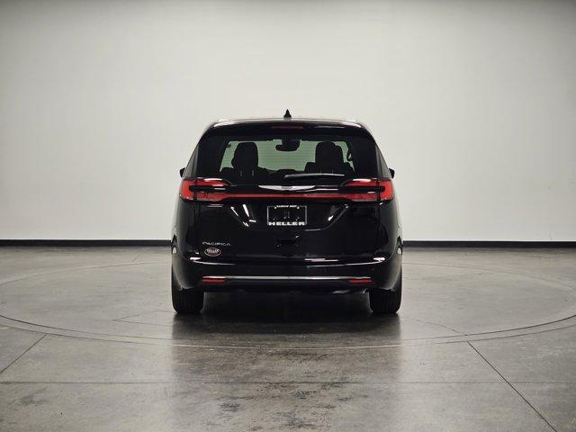Photo of 2026 Diamond Black Chrysler Pacifica