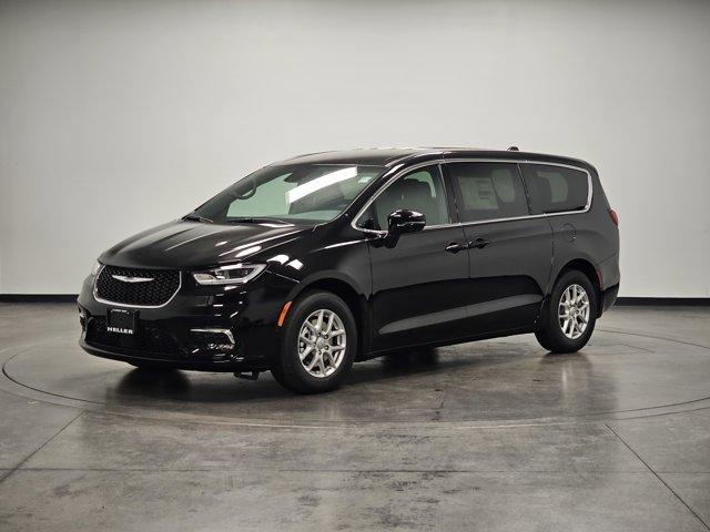 Photo of 2026 Diamond Black Chrysler Pacifica