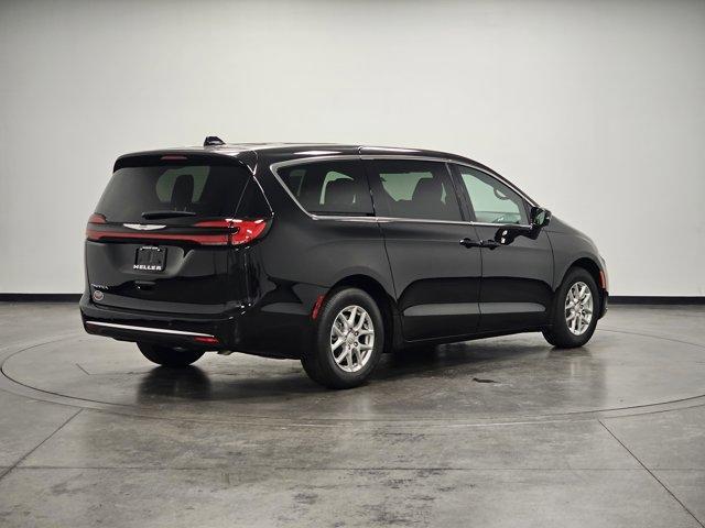 Photo of 2026 Diamond Black Chrysler Pacifica