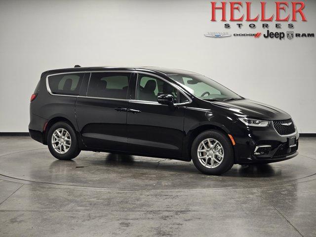 Photo of 2026 Diamond Black Chrysler Pacifica
