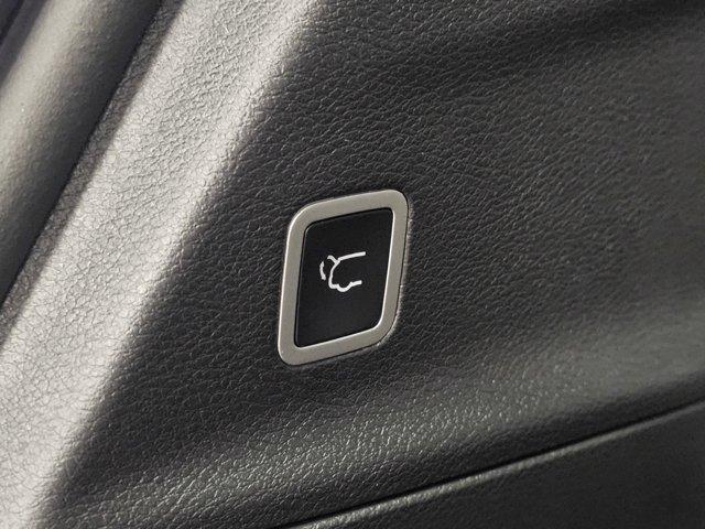 Photo of 2026 Diamond Black Chrysler Pacifica
