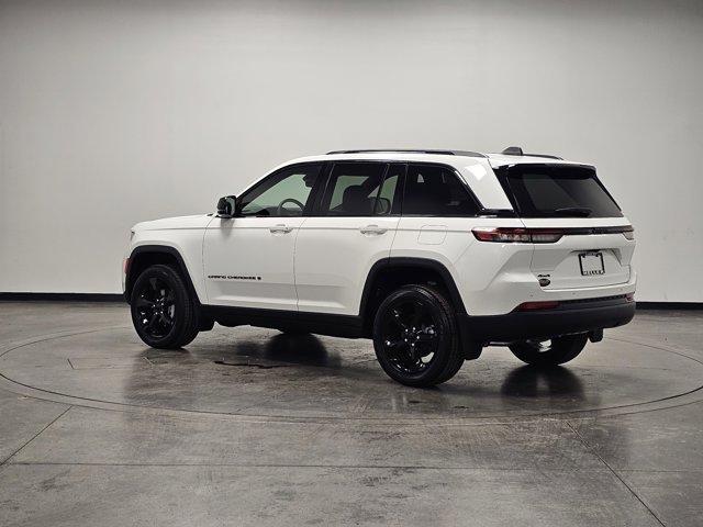 Photo of 2025 Bright White Clearcoat Jeep Grand Cherokee