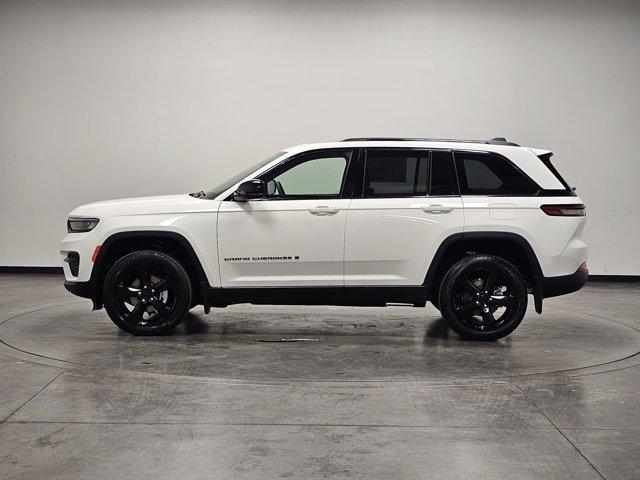 Photo of 2025 Bright White Clearcoat Jeep Grand Cherokee